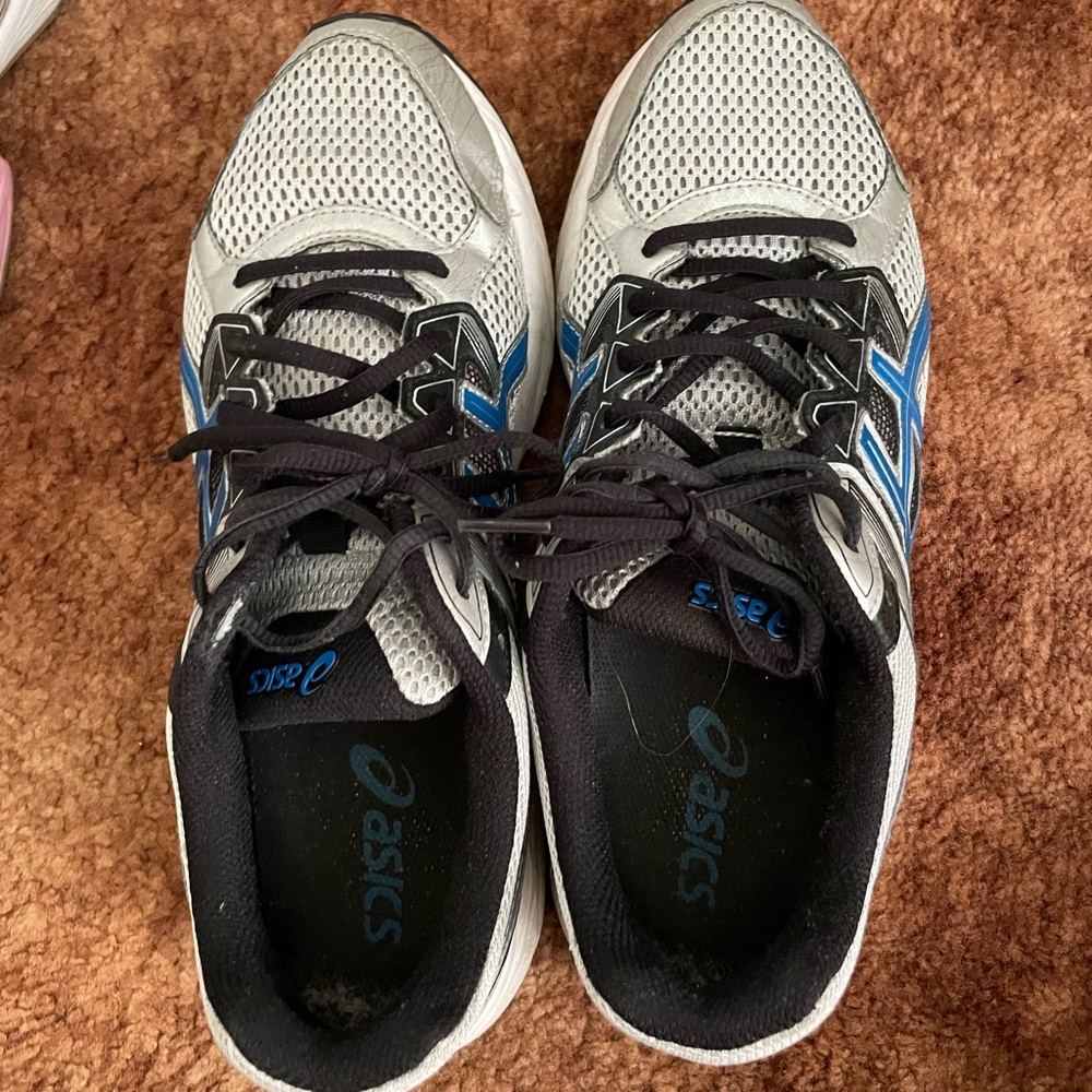 Good ASICS shoes!! - Picture 2 of 3